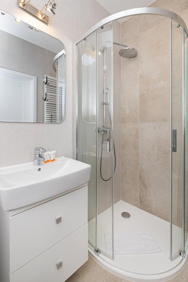 Plac Unii Apartment Gdynia City Centre By Noclegi Renters Exterior foto